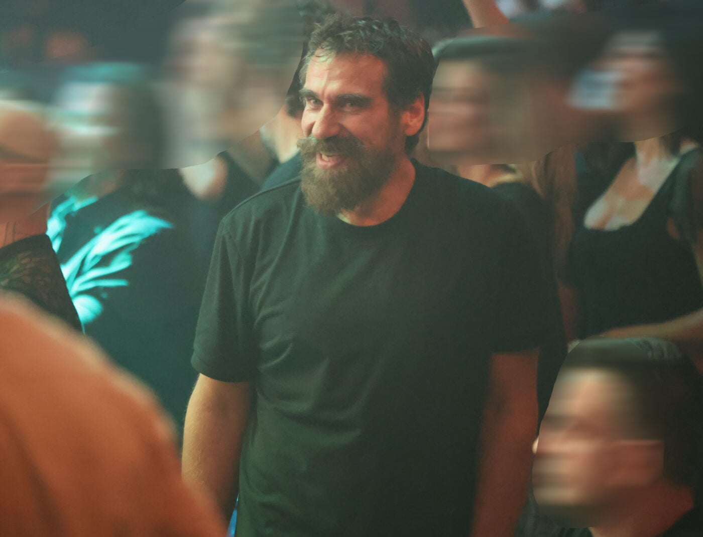 Πάολα: Ο σύντροφός της, Λάζαρος Βαφειάδης, βρέθηκε στο πλευρό της στην πρεμιέρα με τον Δήμο Αναστασιάδη – Φωτογραφίες