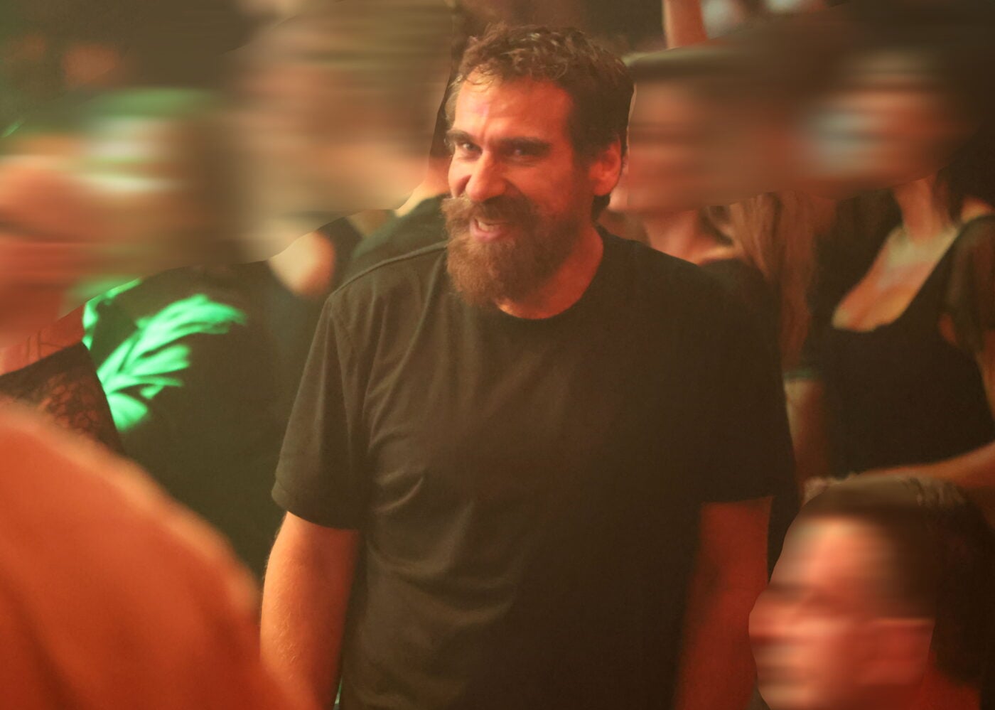 Πάολα: Ο σύντροφός της, Λάζαρος Βαφειάδης, βρέθηκε στο πλευρό της στην πρεμιέρα με τον Δήμο Αναστασιάδη – Φωτογραφίες
