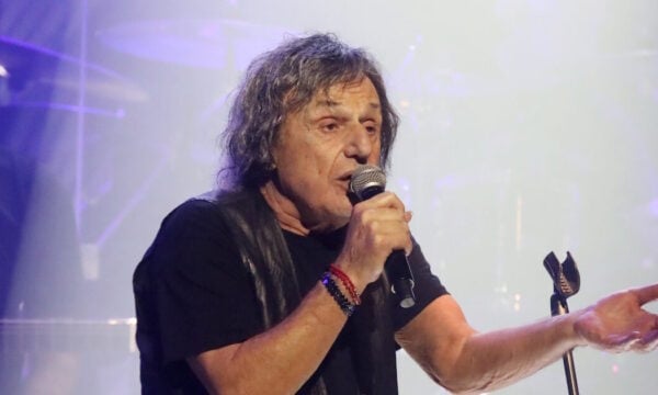 Βασίλης Παπακωνσταντίνου: Νοσηλεύεται σε ιδιωτικό θεραπευτήριο – Αγωνία για την υγεία του