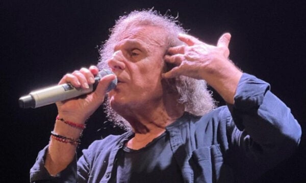 Βασίλης Παπακωνσταντίνου: Η πρώτη ανάρτηση μετά τη νοσηλεία – «Είμαι καλά και αναρρώνω στο σπίτι, κοντά στην οικογένειά μου»