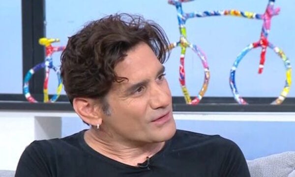 Οδυσσέας Παπασπηλιόπουλος: «Δεν εκτιμώ το ότι αποζητάμε αδιάκοπα την αποδοχή – Οι ηθοποιοί θέλουμε το χειροκρότημα»