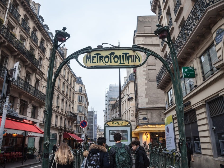 Εικόνα του σταθμού μετρό Chatelet στο Παρίσι.