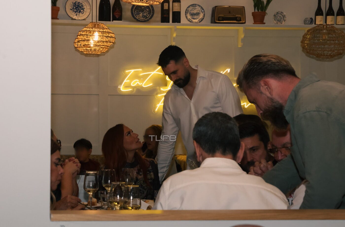 Σίσσυ Χρηστίδου – Στέφανος Νεδέλκος: Μαζί στα εγκαίνια του νέου εστιατορίου του στην Κέρκυρα