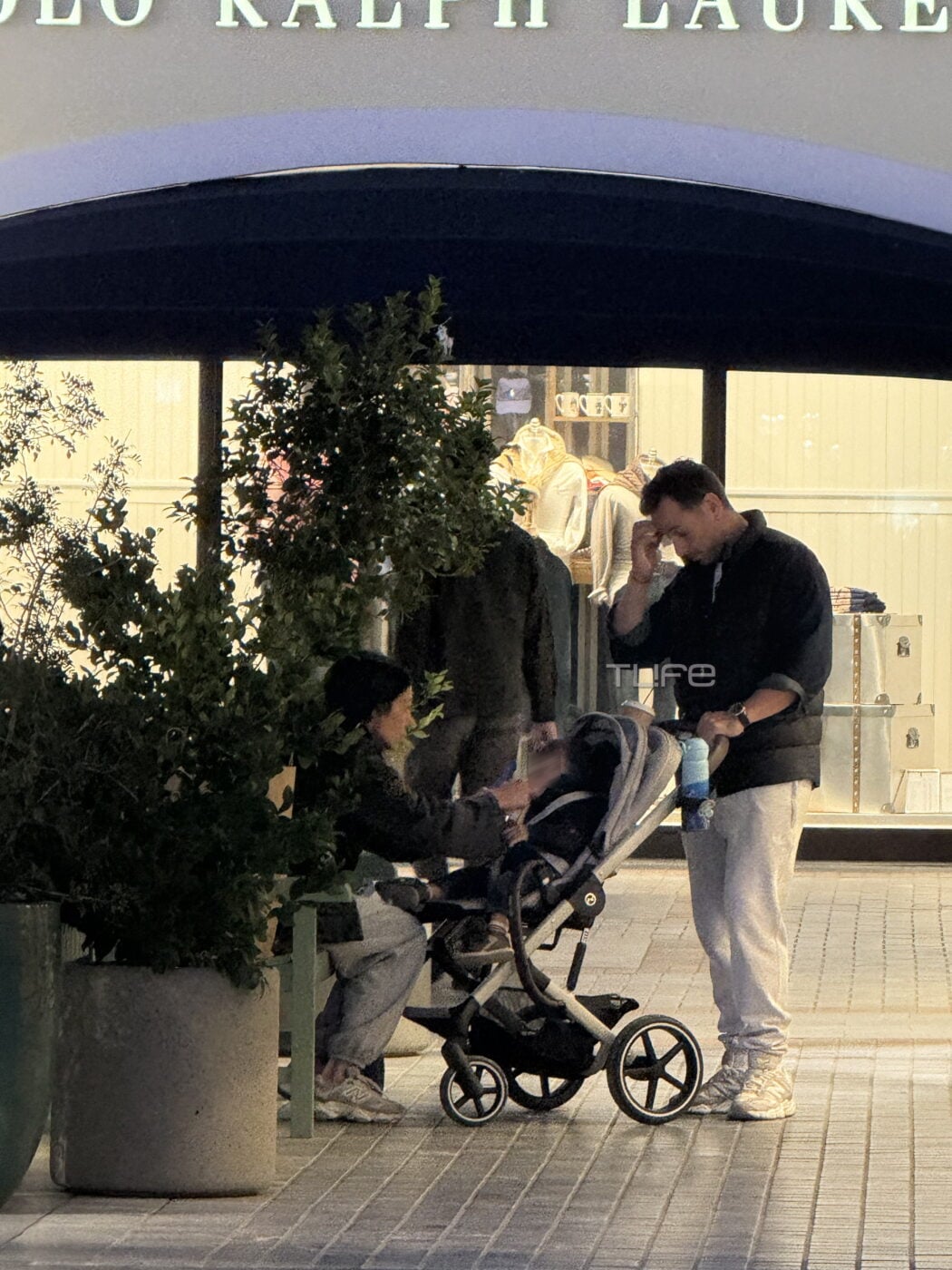 Αποκλειστικό: Ανθή Βούλγαρη και Κώστας Κωνσταντινίδης σε σπάνια εμφάνιση με τον 1,5 έτους γιο τους