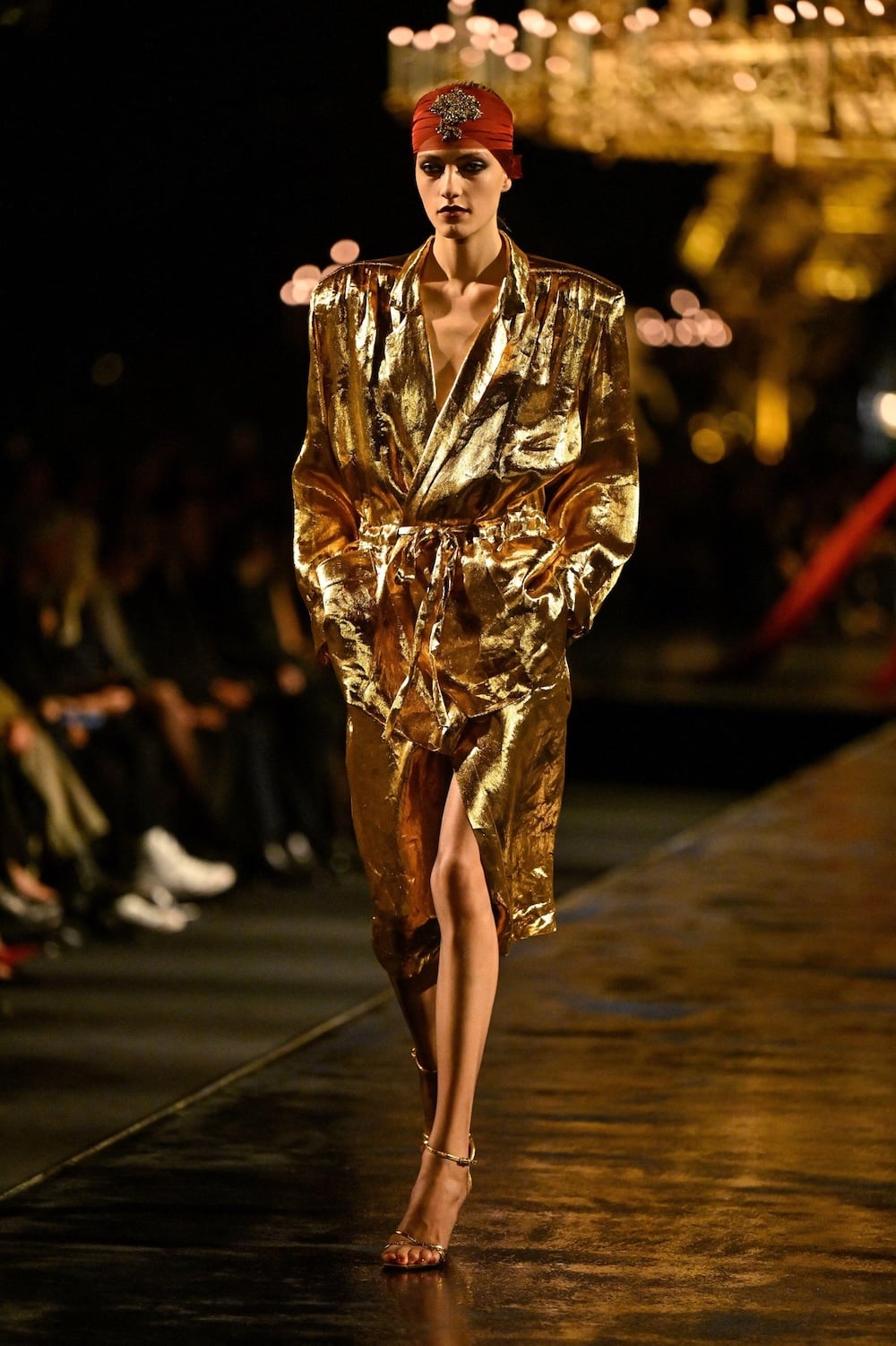 Saint Laurent: Ο Anthony Vaccarello σε μια χρυσή εποχή – η συλλογή για τα 10 χρόνια του στον οίκο