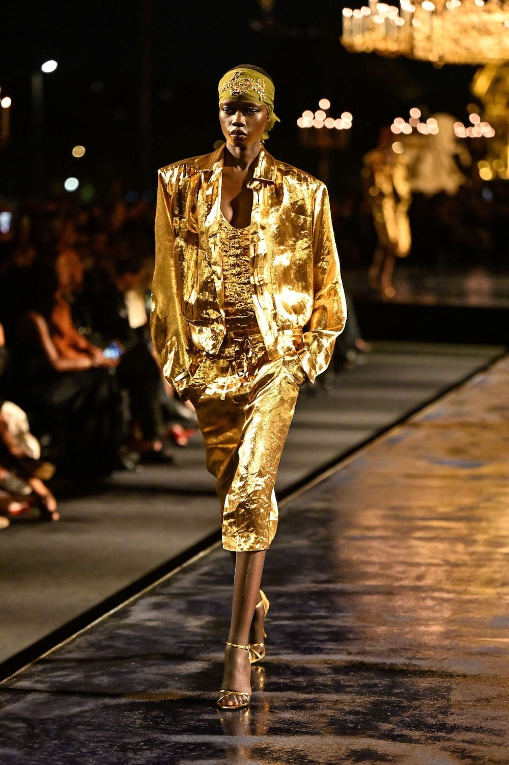 Saint Laurent: Ο Anthony Vaccarello σε μια χρυσή εποχή – η συλλογή για τα 10 χρόνια του στον οίκο