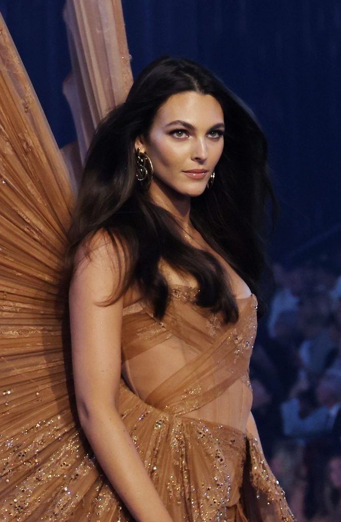 Victoria’s Secret Fashion Show 2026: 5 beauty τάσεις που ξεχώρισαν στο φετινό σόου