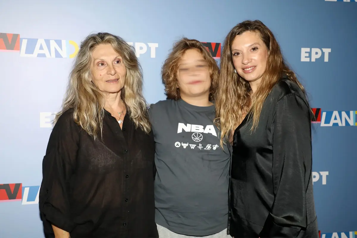 Σύλβια Δεληκούρα: Σε σπάνια δημόσια εμφάνιση με τον 14χρονο γιο και τη μητέρα της