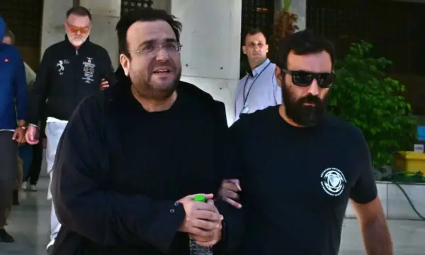 Φίλιππος Καμπούρης: Στον ανακριτή με τη σύζυγό του για το κύκλωμα που φέρεται να εξαπατούσε τον e-ΕΦΚΑ – «Είμαι αθώος»