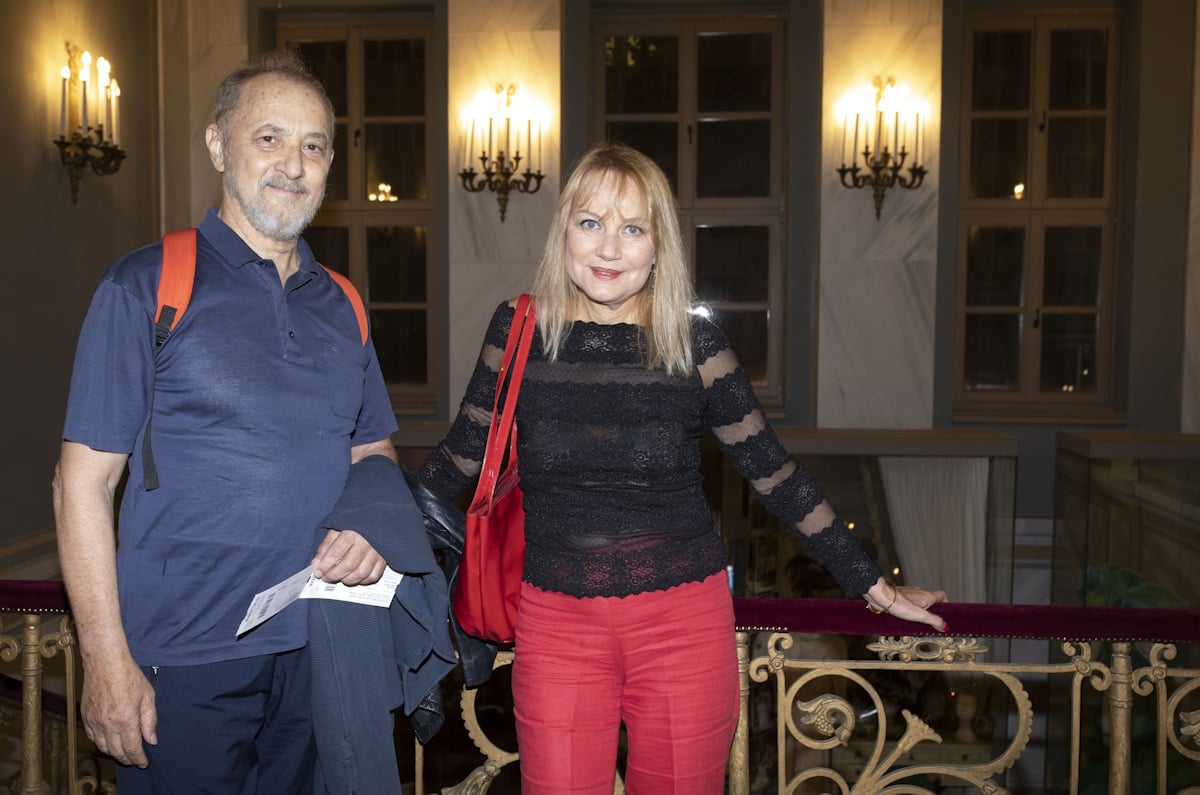 Στέλιος Μάινας: Σπάνια δημόσια εμφάνιση με τη σύζυγό του, Κάτια Σπερελάκη στο Ηρώδειο