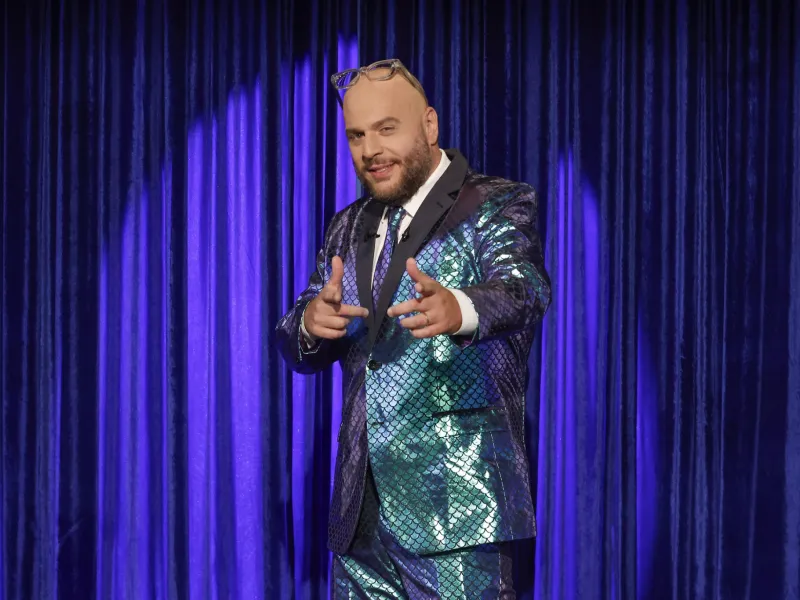 «Στην Αγκαλιά του Φάνη»: Το late night show του Φάνη Λαμπρόπουλου επιστρέφει με ανατροπές και εκπλήξεις