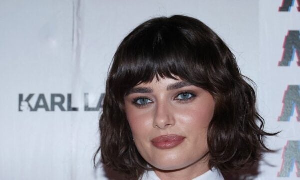 Taylor Hill: Το bob της αποδεικνύει πόσο cool μπορεί να είναι η μεταβατική φάση