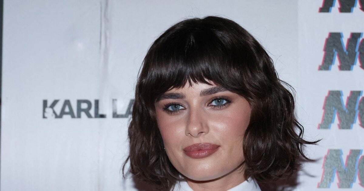 Taylor Hill: Το bob της αποδεικνύει πόσο cool μπορεί να είναι η μεταβατική φάση