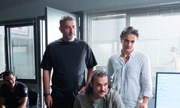 «Δύο μαύρα πουκάμισα»: Backstage φωτογραφίες από τα γυρίσματα της νέας δραματικής σειράς του MEGA