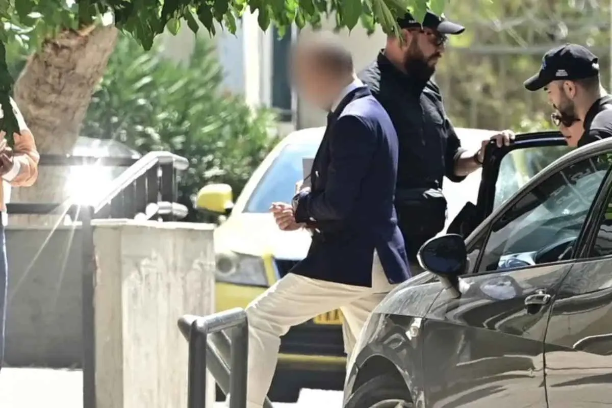 Θάνατος Μαζωνάκη: Ο γιατρός ζητεί έλεγχο στο κινητό του για «μέθη» και «Μαζωνάκης»