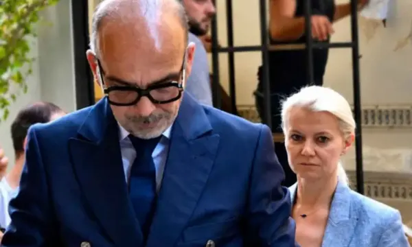 Θάνατος Μαζωνάκη: Ο γιατρός ζητεί έλεγχο στο κινητό του για «μέθη» και «Μαζωνάκης»
