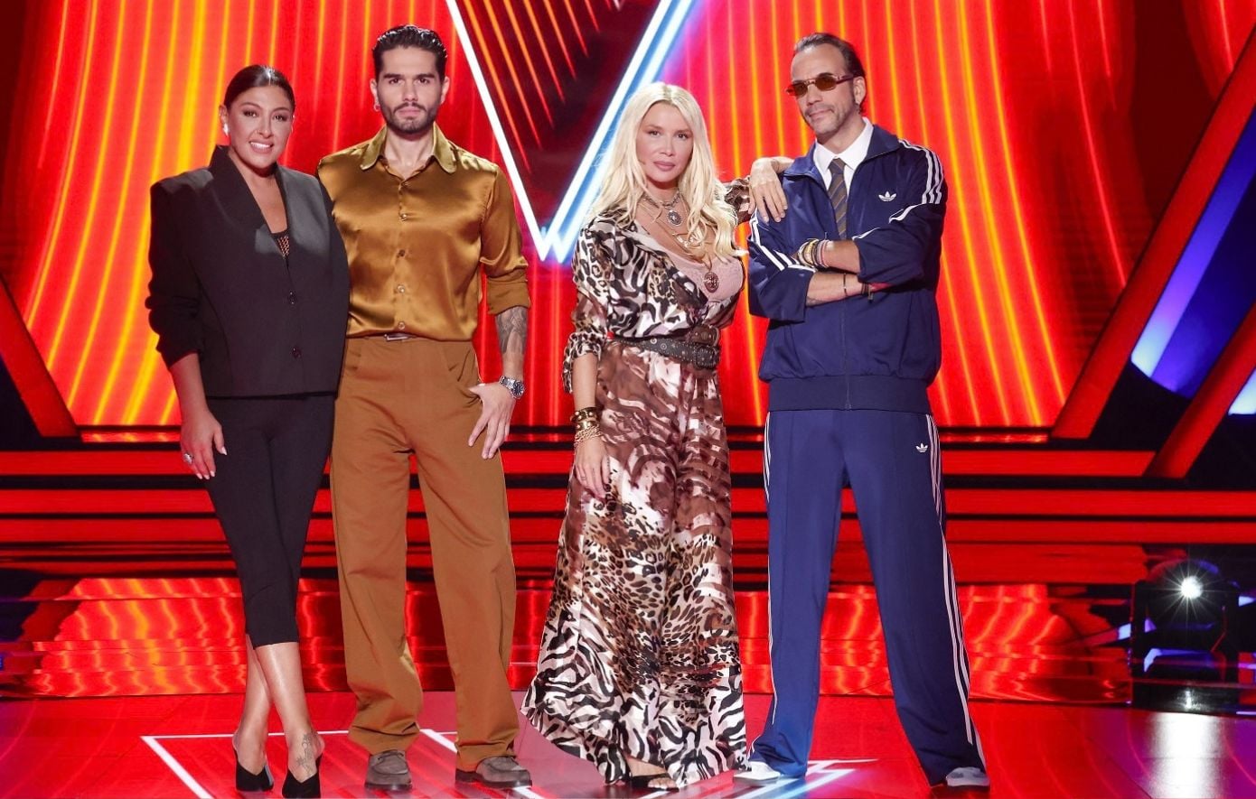 «The Voice»: Φωτίζεται η εντυπωσιακή σκηνή, ανοίγουν τα μικρόφωνα και οι coaches παίρνουν τις θέσεις τους