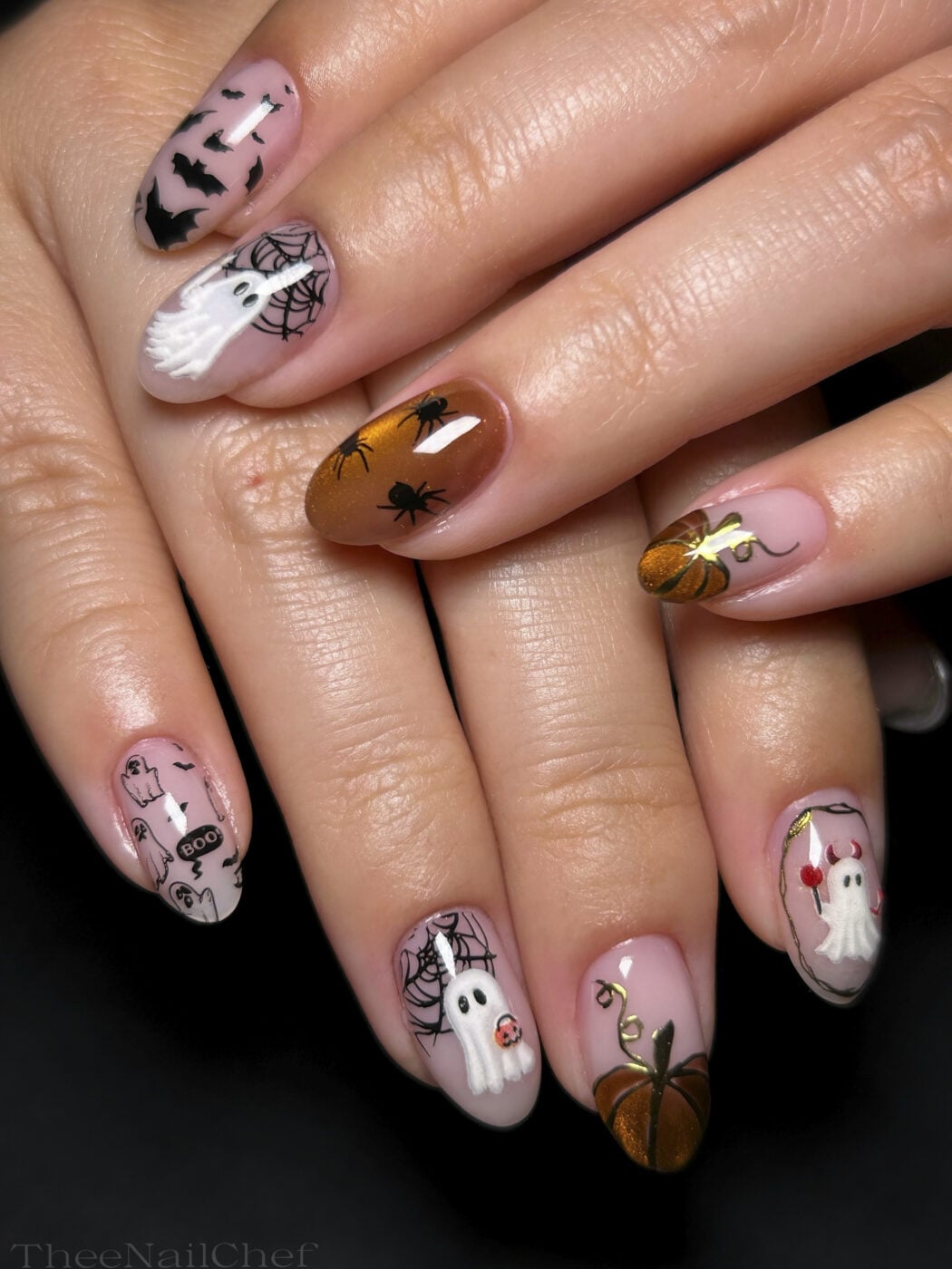 Casper Nails: Το μανικιούρ με τα φαντασματάκια που θα «στοιχειώσουν» τα νύχια σου
