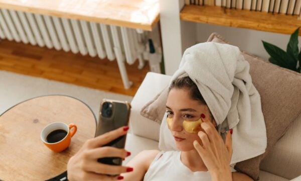 TikTok skincare: Οι viral ρουτίνες μπορεί να προκαλέσουν φλεγμονές και ερεθισμούς – Τι να προσέχεις