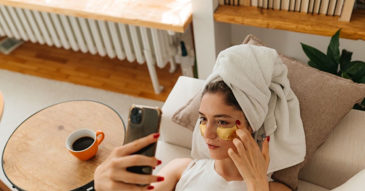TikTok skincare: Οι viral ρουτίνες μπορεί να προκαλέσουν φλεγμονές και ερεθισμούς – Τι να προσέχεις