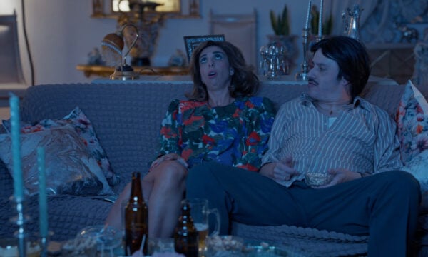 «Τότε και Τώρα»: Η κακοκαιρία αναγκάζει το ζευγάρι να μείνει κλεισμένο στο σπίτι με την πεθερά