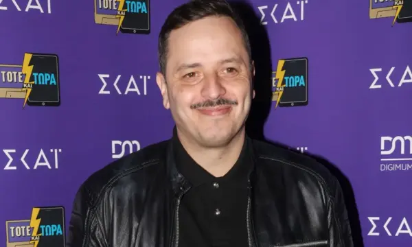 Αλέξανδρος Τσουβέλας: «Μου έγραψαν να πέσω από το μπαλκόνι» – Η επίθεση στη σύντροφό του και οι αγωγές