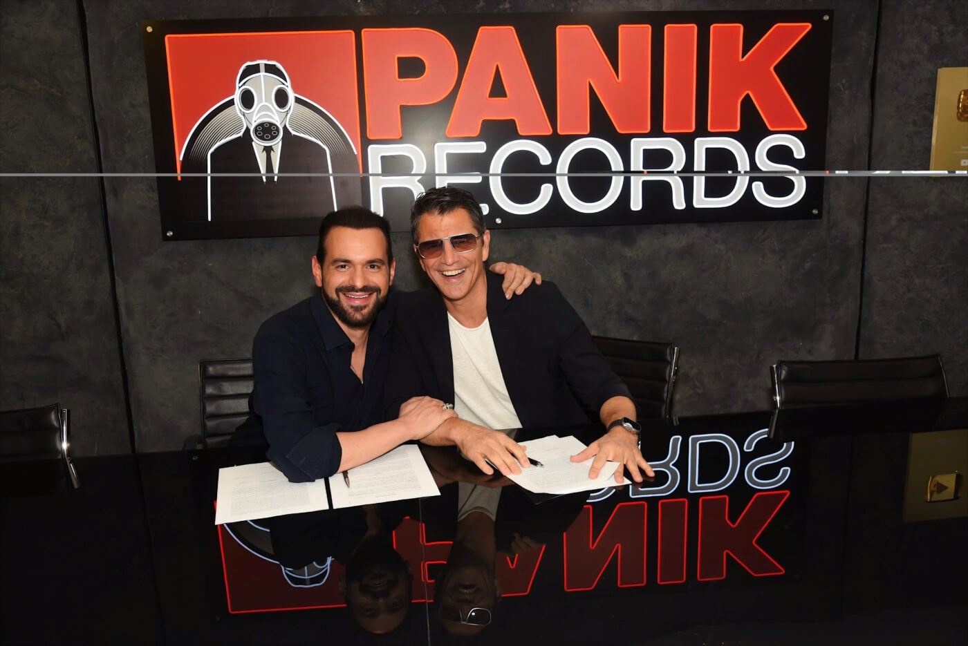 Σάκης Ρουβάς: Η Panik Records τού ετοίμασε πάρτι-έκπληξη και έρχονται νέα δισκογραφικά βήματα