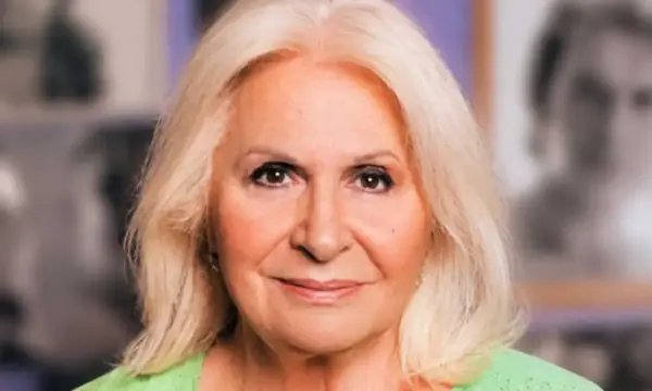 Μπέτυ Βαλάση: «Έκλαιγα και έλεγα ότι πρέπει να πεθάνω» – Η εξομολόγηση για το εγκεφαλικό και τη μάχη με την άνοια