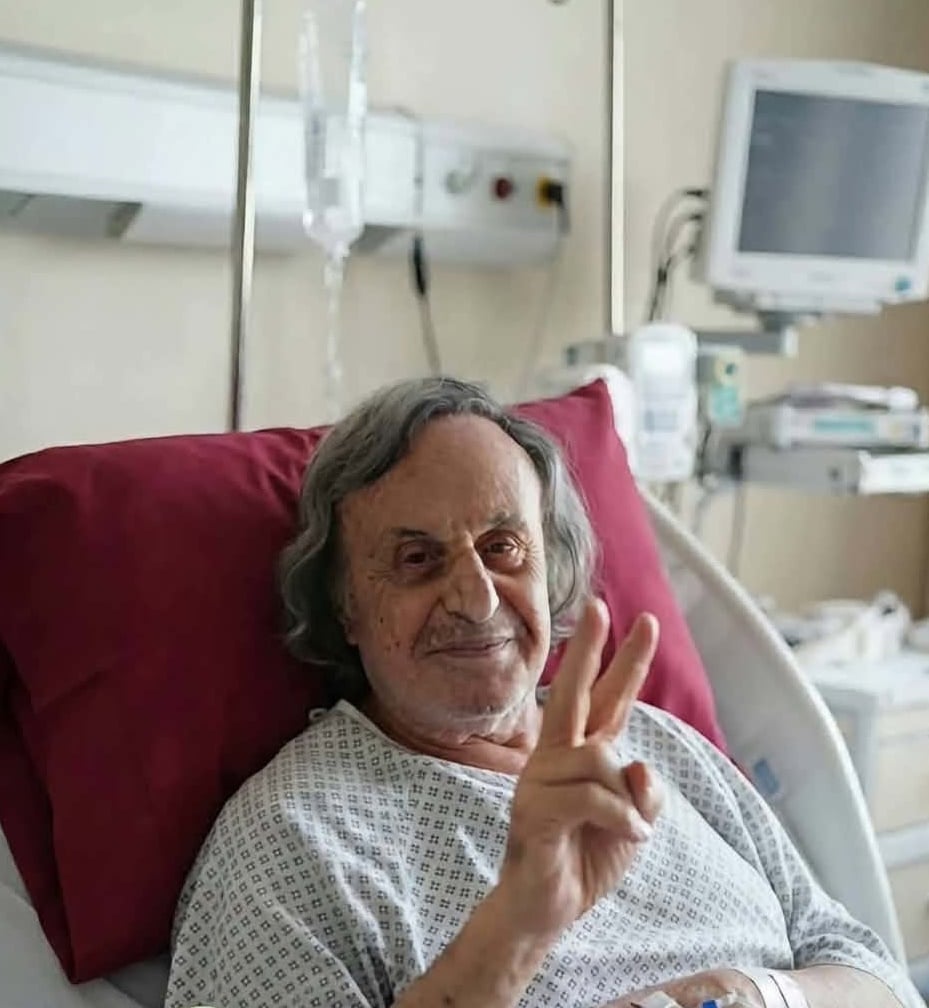 Ελένη Ράντου για την ΑΙ φωτογραφία του Βασίλη Παπακωνσταντίνου μέσα από το νοσοκομείο: «Η χυδαιότητα δεν έχει πάτο»