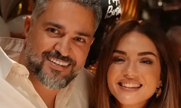 Λασκαράκη και Σουλτάτος: Ανταλλάσσουν φιλιά στο κέντρο της Αθήνας, ερωτευμένοι σαν την πρώτη μέρα