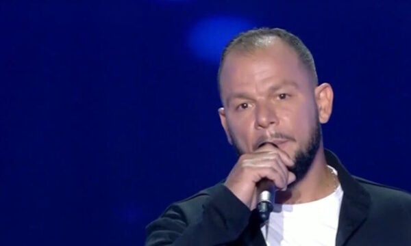 The Voice: Ο 45χρονος πατέρας τριών κοριτσιών από τη Θεσσαλονίκη που έχασε τη σύζυγό του και συγκίνησε με την ιστορία του