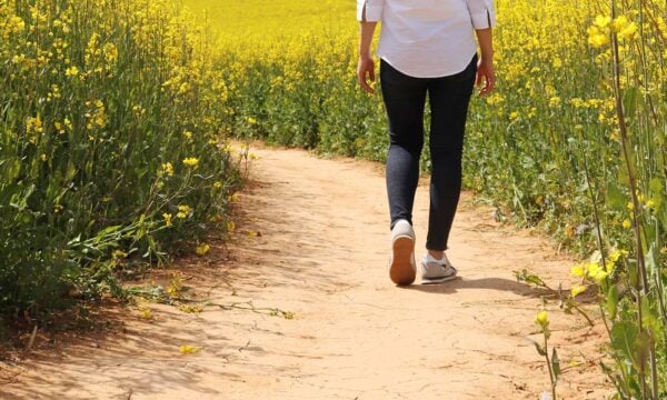 Δεν κάνετε 10.000 βήματα την ημέρα; Το μυστικό για περισσότερα οφέλη στο περπάτημα κρύβεται στην ταχύτητα