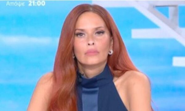Η Σίσσυ Χρηστίδου για τη Ζήνα Κουτσελίνη: «Αντί να αλλάξουμε το μίνι, κάνουμε και άλλους δυο ανθρώπους σακάκια;»