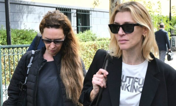 Δώρα Χρυσικού: «Ο άνθρωπος αυτός χαίρεται να σε βλέπει να τρέμεις και να φοβάσαι» – Η ένταση στη δίκη Κιμούλη και η ερώτηση για ερωτική σχέση