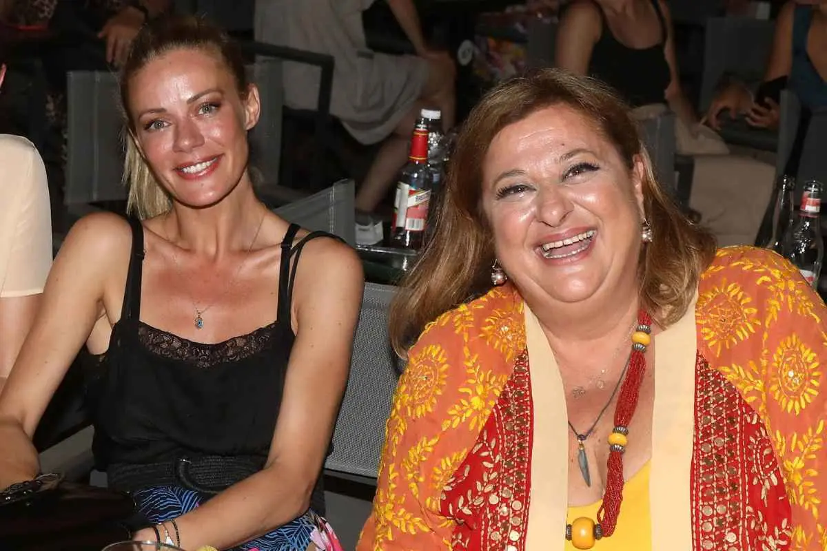 Ζέτα Μακρυπούλια και Ελισάβετ Κωνσταντινίδου: Βγήκαν για δείπνο με ασορτί σύνολο