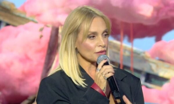 Ελεωνόρα Ζουγανέλη για Γιώργο Μαζωνάκη: «Μας έβαλε να αναθεωρήσουμε πολλά για τη ζωή μας»
