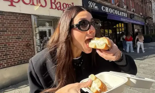 Ηλιάνα Παπαγεωργίου: Η μεγάλη αλλαγή στην εμφάνισή της – Το άλμπουμ από τη Νέα Υόρκη και τα αγαπημένα της bagels