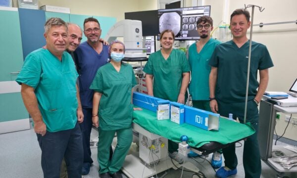 Νοσοκομείο Παπαγεωργίου: Πρωτοποριακή εμφύτευση διπλοεστιακού βηματοδότη χωρίς ηλεκτρόδια στη Βόρεια Ελλάδα