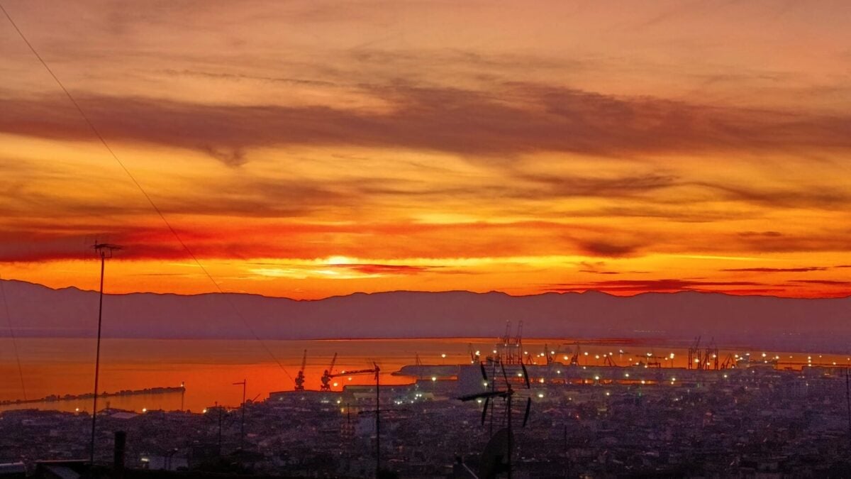 Οι καλύτεροι προορισμοί για τη «χρυσή ώρα» παγκοσμίως – Οι 4 περιοχές στην Ελλάδα